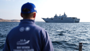 tcg anadolu zafer yolculugu icin canakkaleden istanbula hareket etti dKi2KjRV