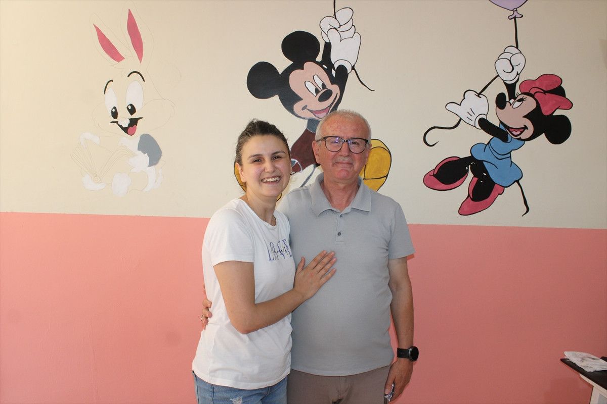 tekirdagda ogretmen baba ve kiz okulun duvarlarini renklendirdi 3 MttKuNzk