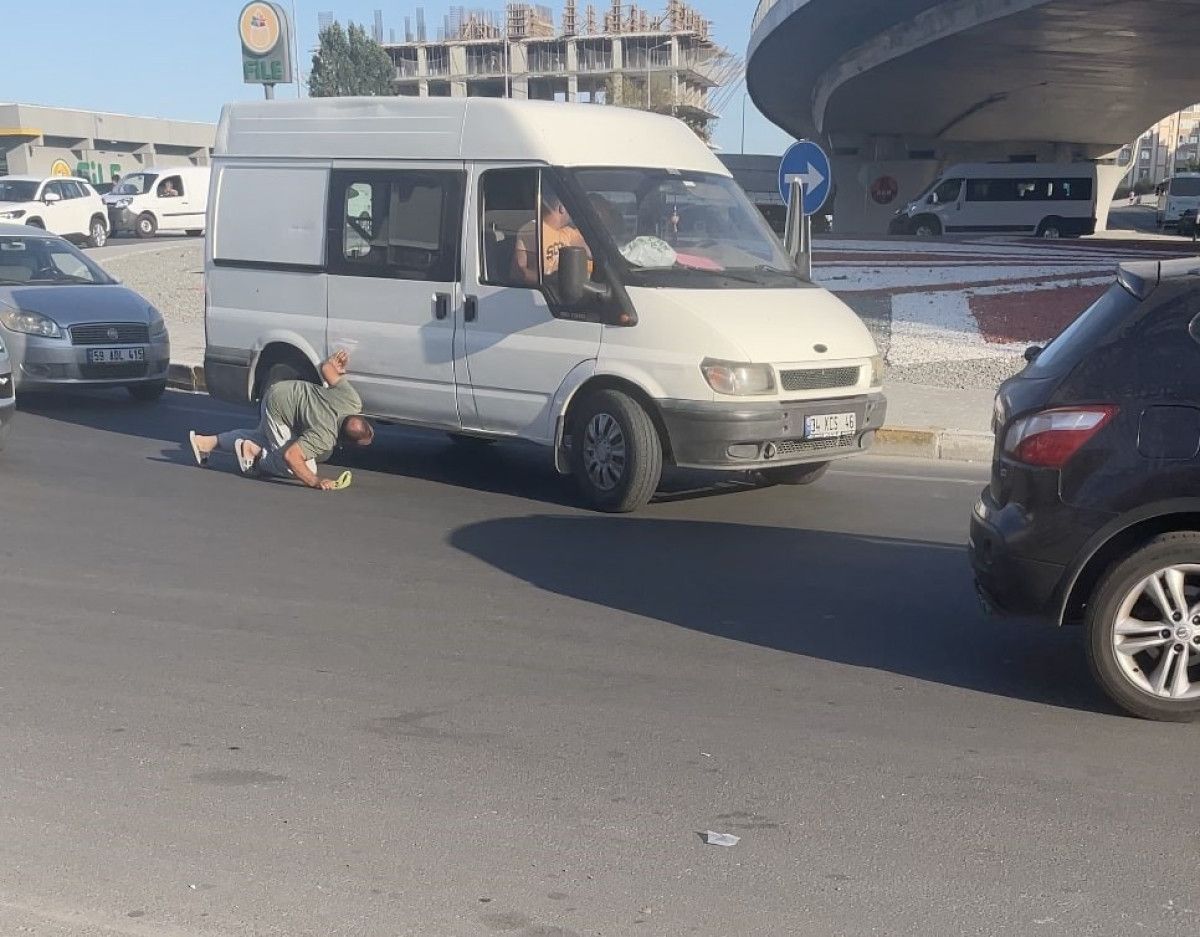 tekirdagda yavru kedi trafikte suruculeri ugrastirdi 1