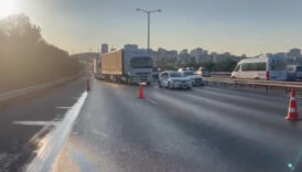 tem otoyolunda kamyonet devrildi trafik yogunlugu olustu WKkRsLtX