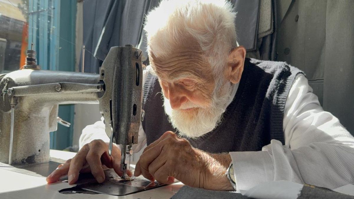 tokatta 75 yildir terzilik yapan arif dede artik cirak bulamiyoruz 0 aWzIRkGz