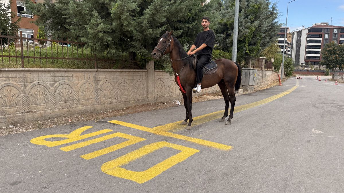 Tokat’ta direksiyon sınavı heyecanını atla parkur geçerek yendi 1 tokatta direksiyon sinavi heyecanini atla parkur gecerek yendi 0 S6mJju8m