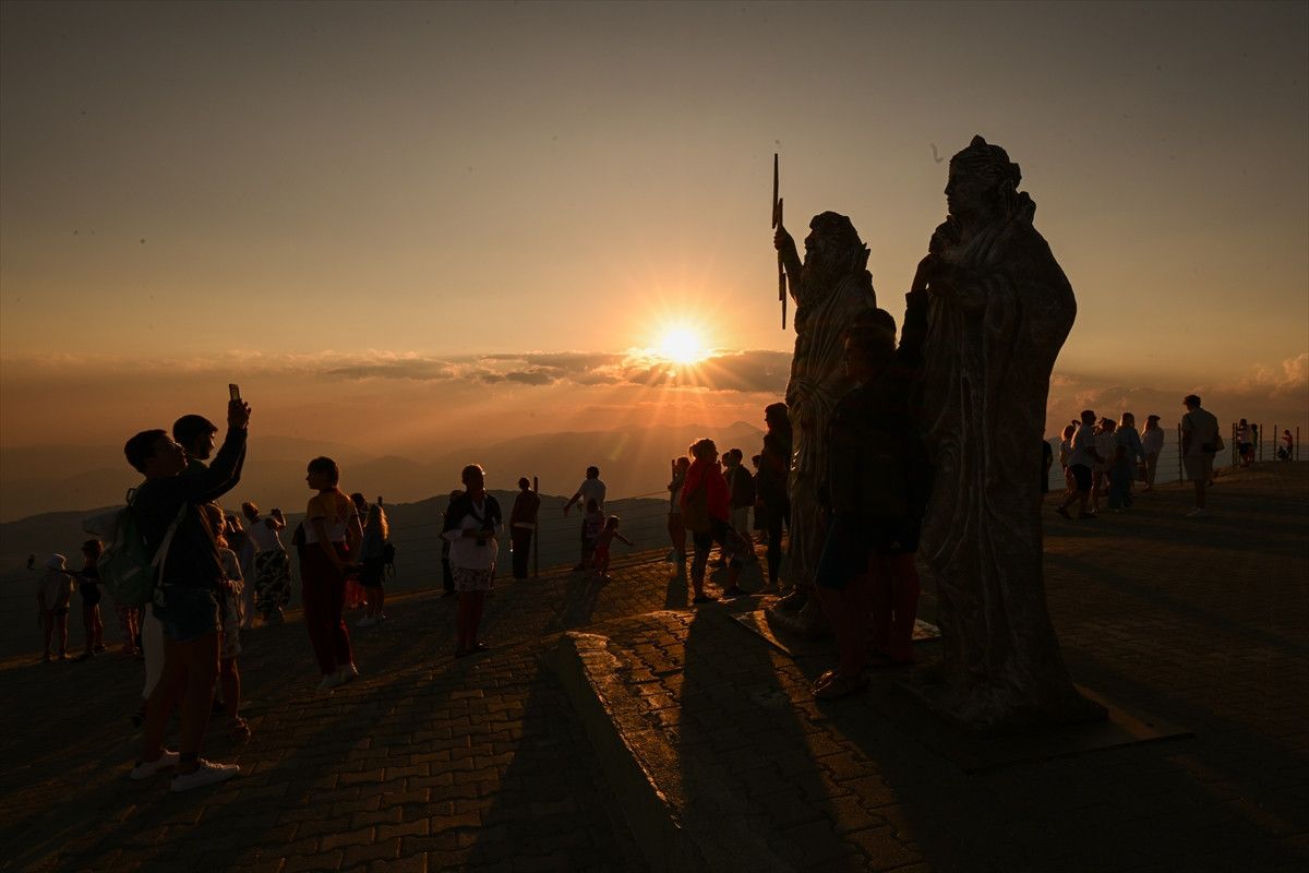 toroslarin zirvesinde gun batimi keyfi tahtali daginda essiz deneyim 1 1tzZ3Fke
