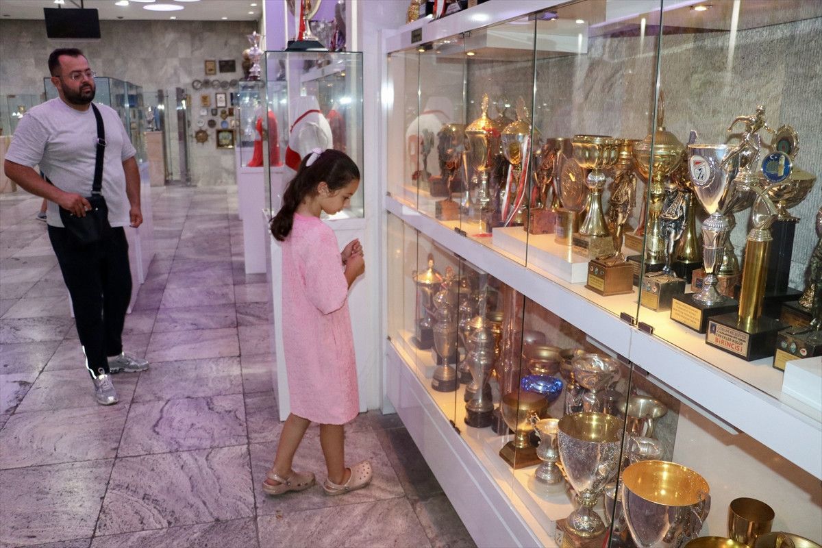 Trabzonspor kuruluşunun 58'inci yıl dönümünü kutluyor 11 trabzonspor kurulusunun 58inci yil donumunu kutluyor 10 FtalCgpp