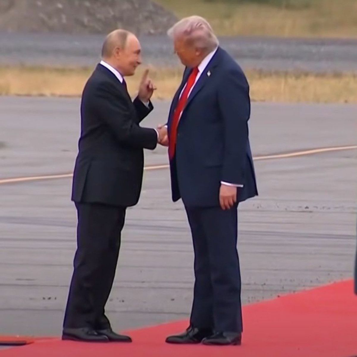 trump ve putin alaskada bir araya geldi iste ilk kare 2 WpCMldtk
