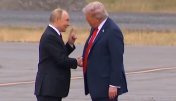 trump ve putin alaskada bir araya geldi iste ilk kare NhLGcPzn