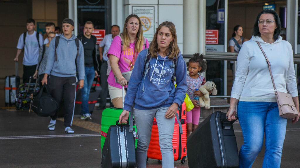 turizm geliri ikinci ceyrekte yillik yuzde 84 artarak 162 milyar dolar oldu qbwbchX4