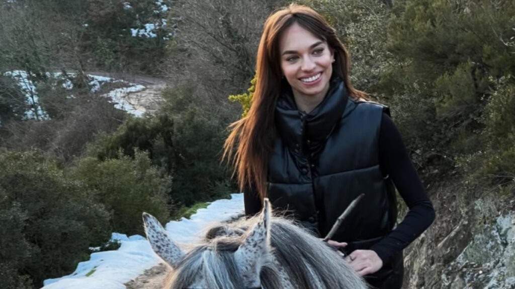 unlu oyuncu eylul tumbar depremde amcasini kaybetti b7V7c7xw