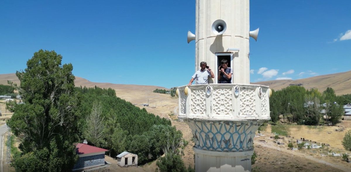 Van'da telefonu çekmeyen mahalleli konuşmak için minarelere çıkıyor 4 vanda telefonu cekmeyen mahalleli konusmak icin minarelere cikiyor 3 GO2YhsQH
