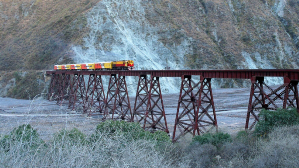 vazgecemeyeni cok dunyanin en tehlikeli tren yolculuklari KKDSH5J7