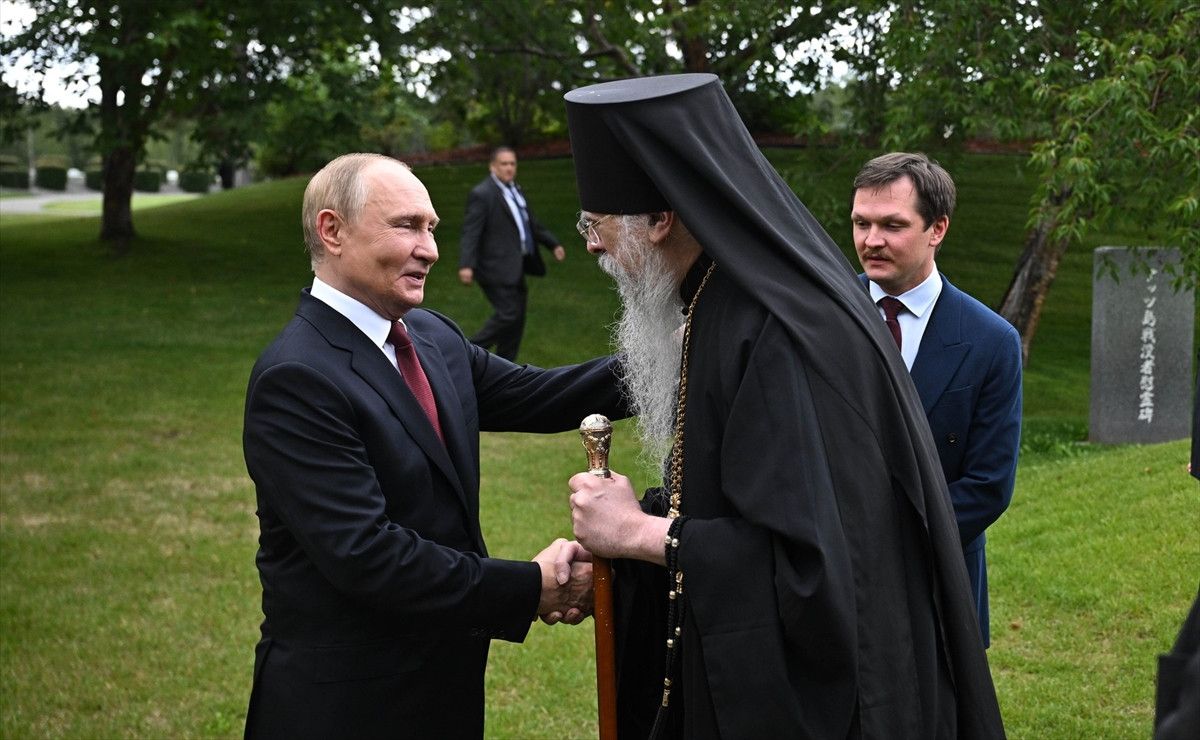 vladimir putin alaskadaki sovyet mezarlarini ziyaret etti 1 fHZNicMe