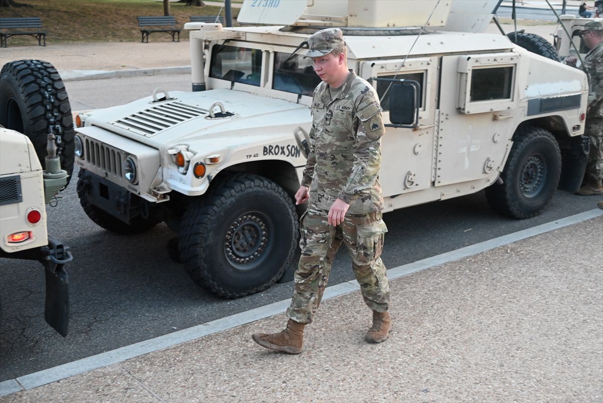 washingtona sevk edilen 800 ulusal muhafiz gorev yerlerine konuslandi 4 vcX9J8BT