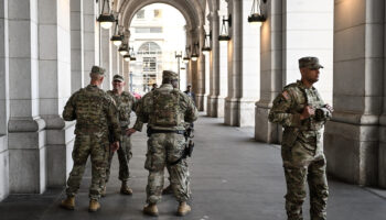 washingtonda ulusal muhafizlar silah tasimaya basladi c2KLiNks