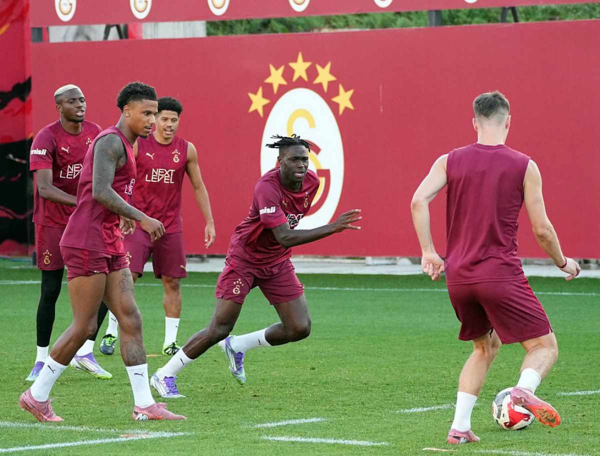 Wilfried Singo, Galatasaray'da ilk antrenmanına çıktı 1 wilfried singo galatasarayda ilk antrenmanina cikti 0 RwhXs9DJ