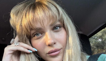 yasemin sefkatlinin aile pozu fotografa begeni yagdi yVwpH7K1