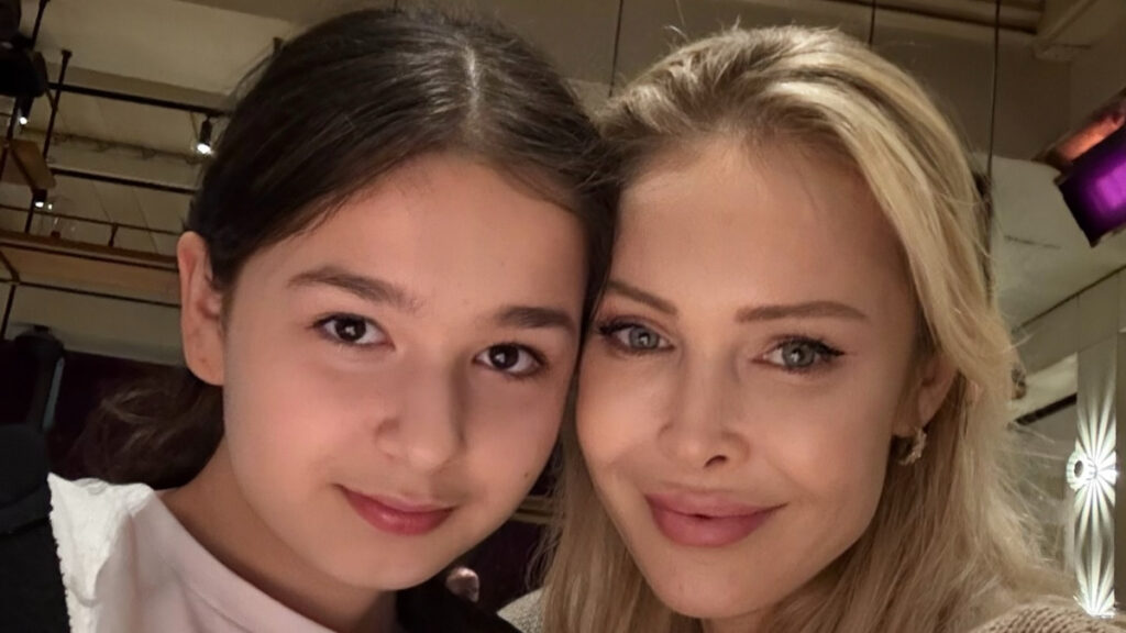 yeni kare ibrahim tatlises kizi elif ada ile poz verdi bnSPQzgk