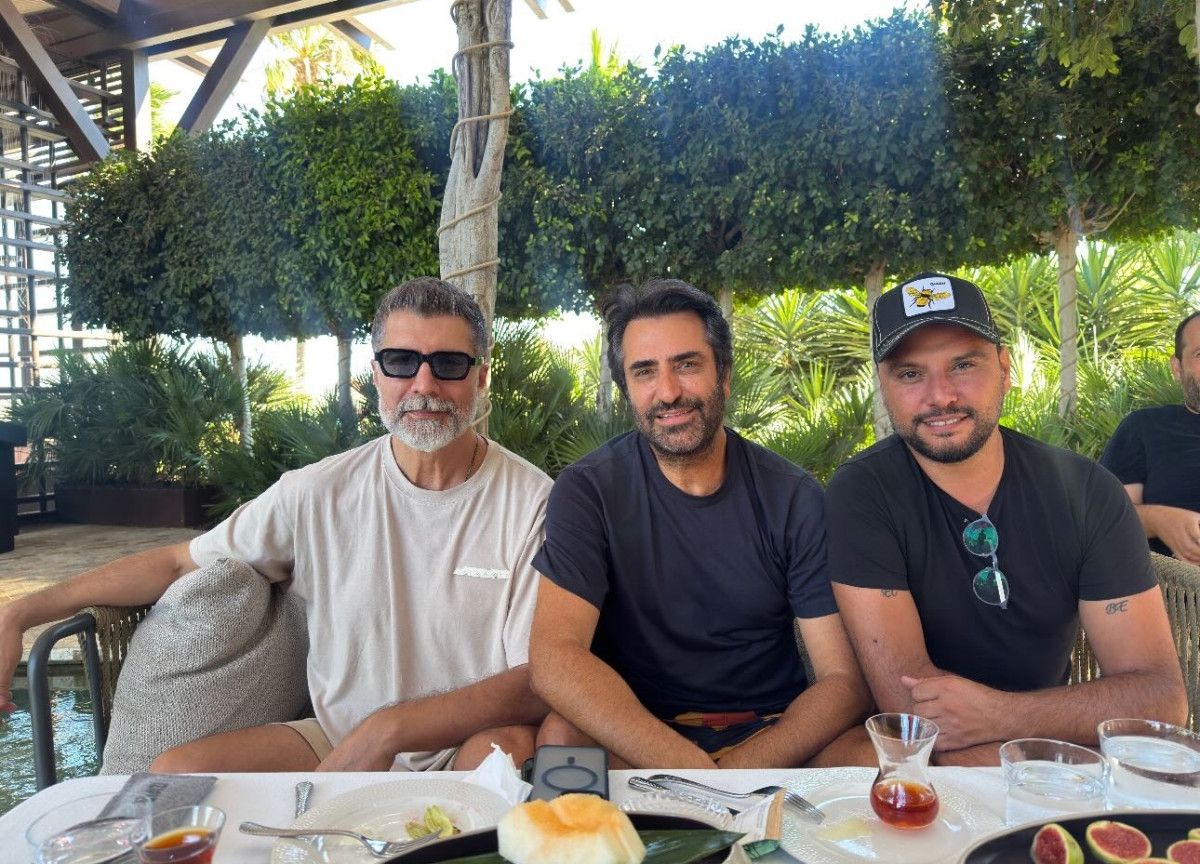 yillar sonra bulustular mahsun kirmizigul ozcan deniz ve alisan bir arada 0 HTZOmERv