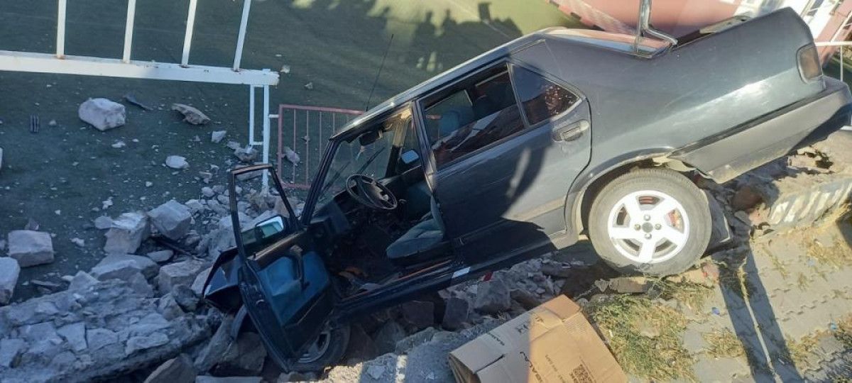 yozgatta otomobil okulun bahcesine uctu 2 3pCmnwqO