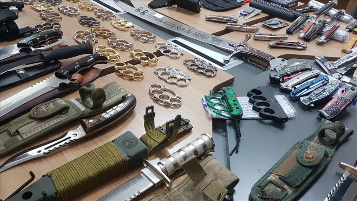 yunanistanda bir evde 174 silah ve 15 bin 500 fisek ele gecirildi 0 TIS1ZRHw