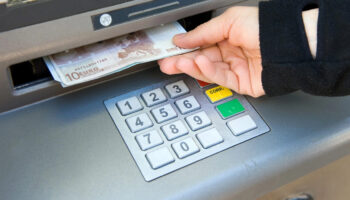 yunanistanda uygulamaya alindi atmden para cekerken ucret alinmasi yasaklandi 2egbLPpN