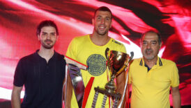 yuzmede kupa galatasaraydan alindi fenerbahceye verildi yKqUyIbg