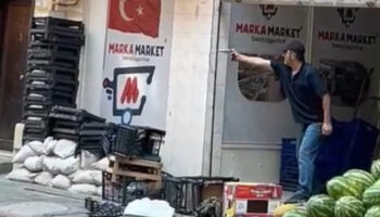 zonguldakta sokak ortasinda 2 sarjor mermi atesledi o anlar kamerada pFyHXZEE