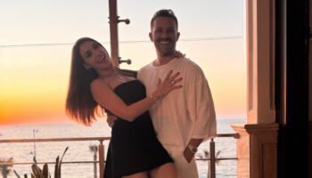 zuhal topal tatilden bikinili poz paylasti yas 48 yanlis anlasilmasin vjeX7cDU