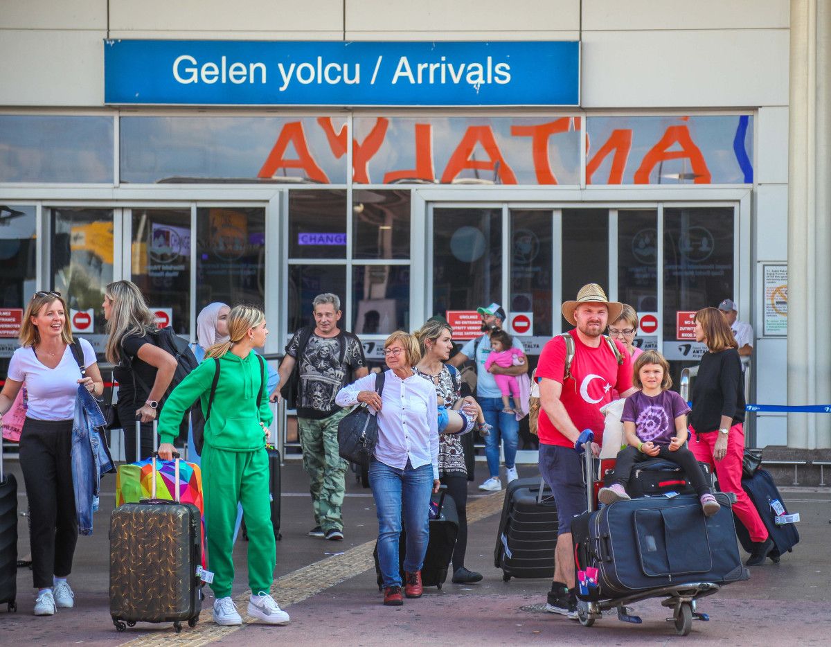 8 ayda Antalya'ya 11,7 milyon turist geldi 3 8 ayda antalyaya 117 milyon turist geldi 2 VRMYvWnw