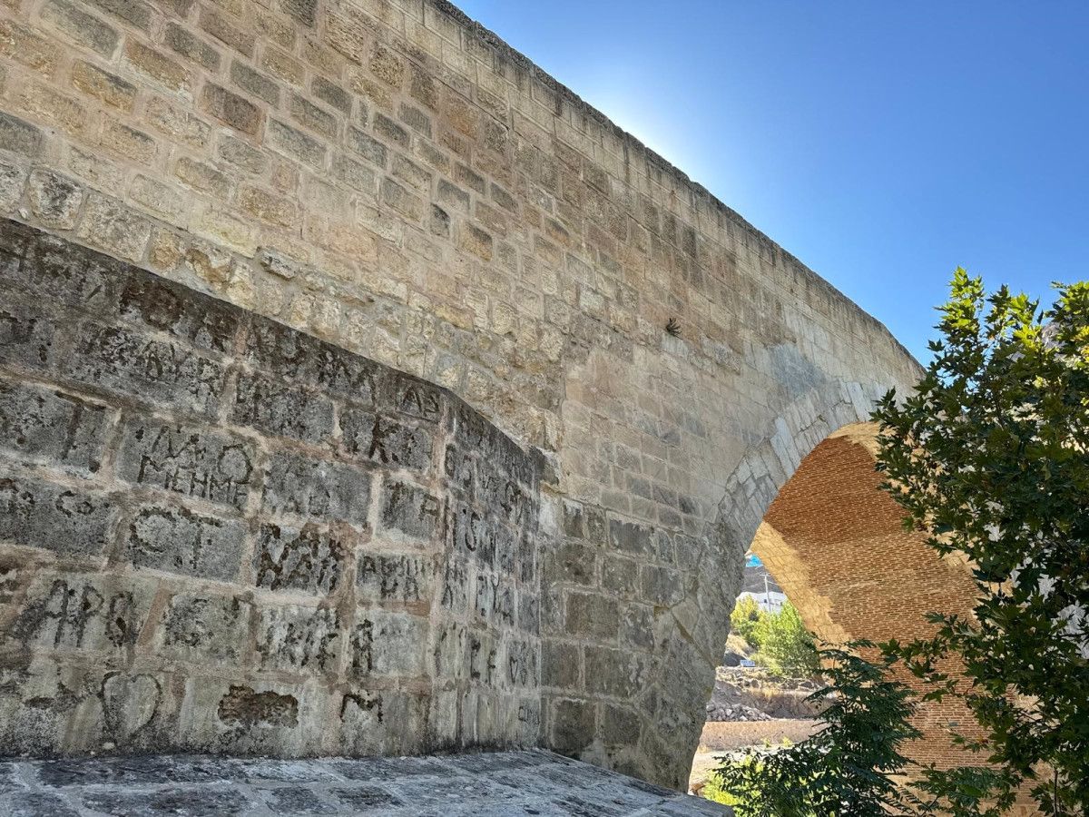 9 asirlik haburman koprusunde tarihi dokuya zarar 1 aHqJ7ujV