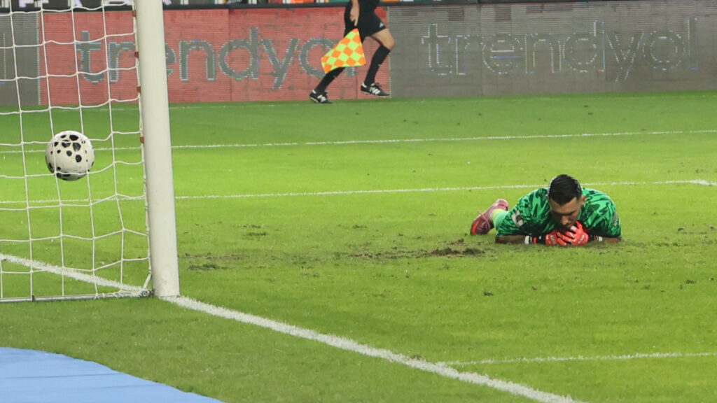 a milli futbol takimi 4 yil sonra elemelerde 6 gol yedi PAJsevj2