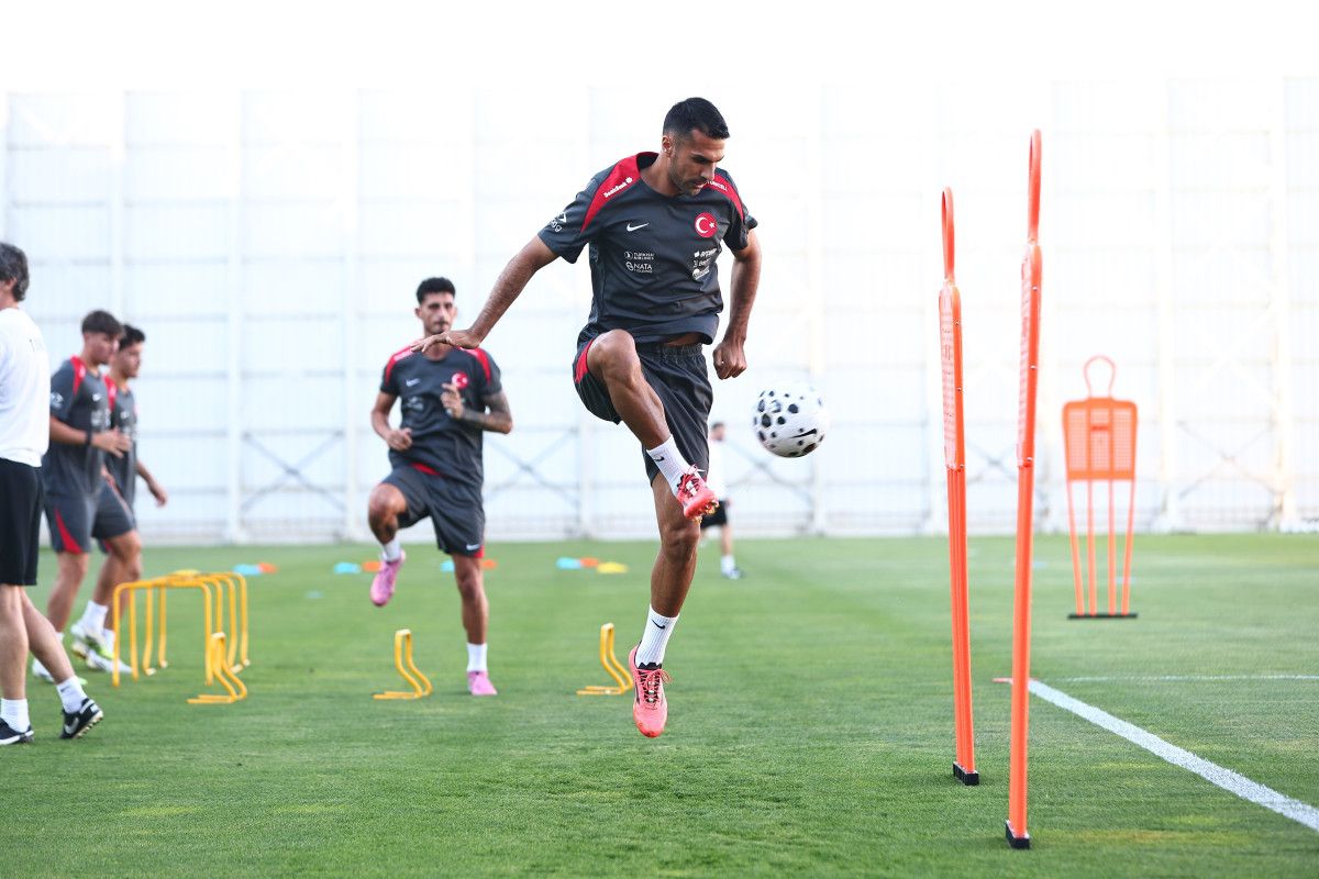 a milli futbol takimi ispanya maci hazirliklarina basladi 0 fep6vutp