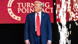 ABD Başkanı Trump, Charlie Kirk için düzenlenen anma törenine katıldı 12 abd baskani trump charlie kirk icin duzenlenen anma torenine katildi CNSpmPpE