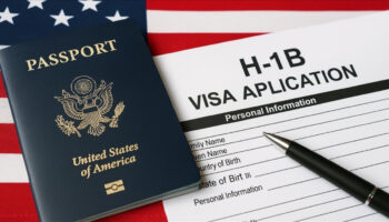 abdnin h 1b vizesine halihazirda sahip olanlar 100 bin dolarlik ucretten etkilenmeyecek CtRBaQYE