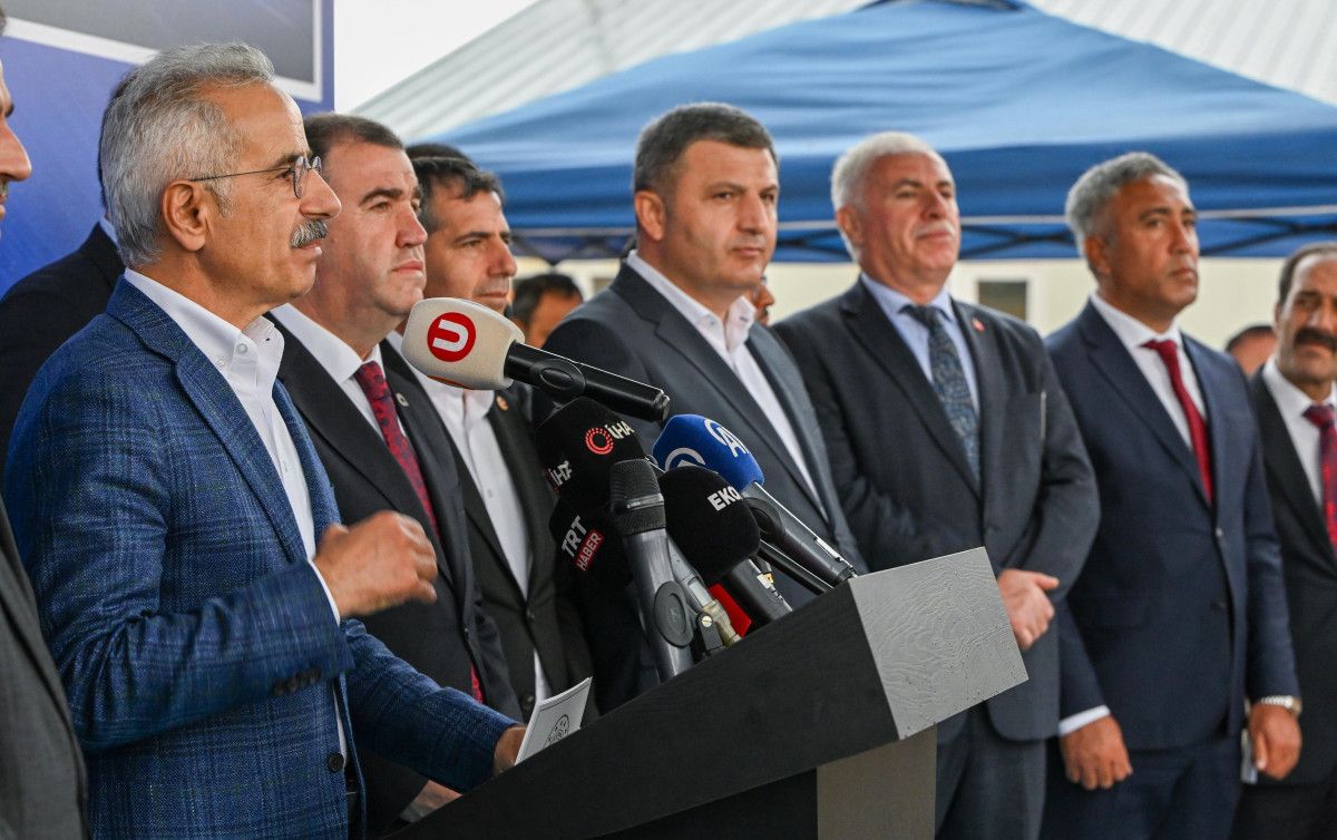 abdulkadir uraloglu gumushanede hedefimiz 2026 yili icerisinde havalimanini bitirmek 1 8p8b4GYj