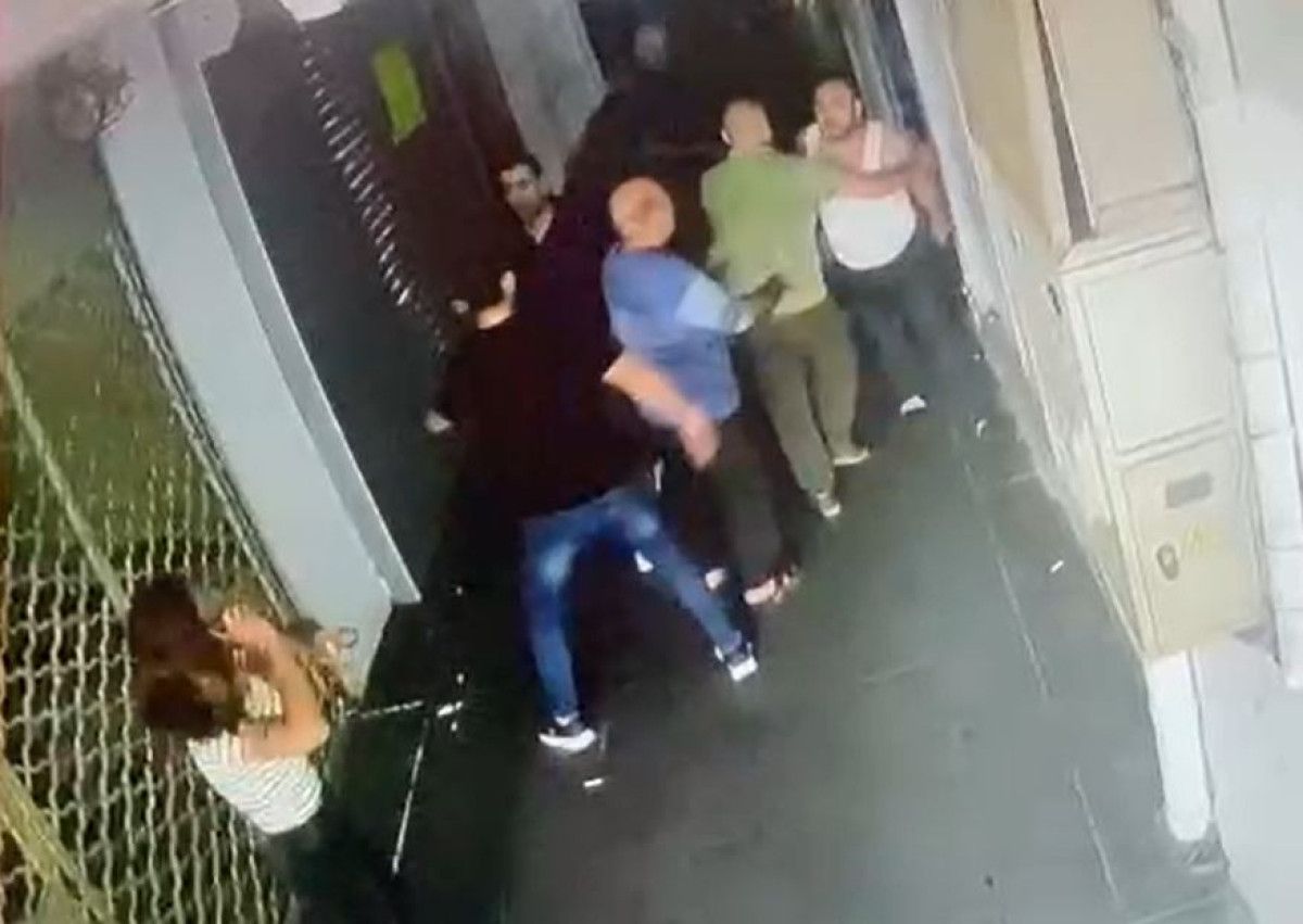 adanada 2 erkek bir kadini sikistirip darbetti 2 IpgVTuvQ