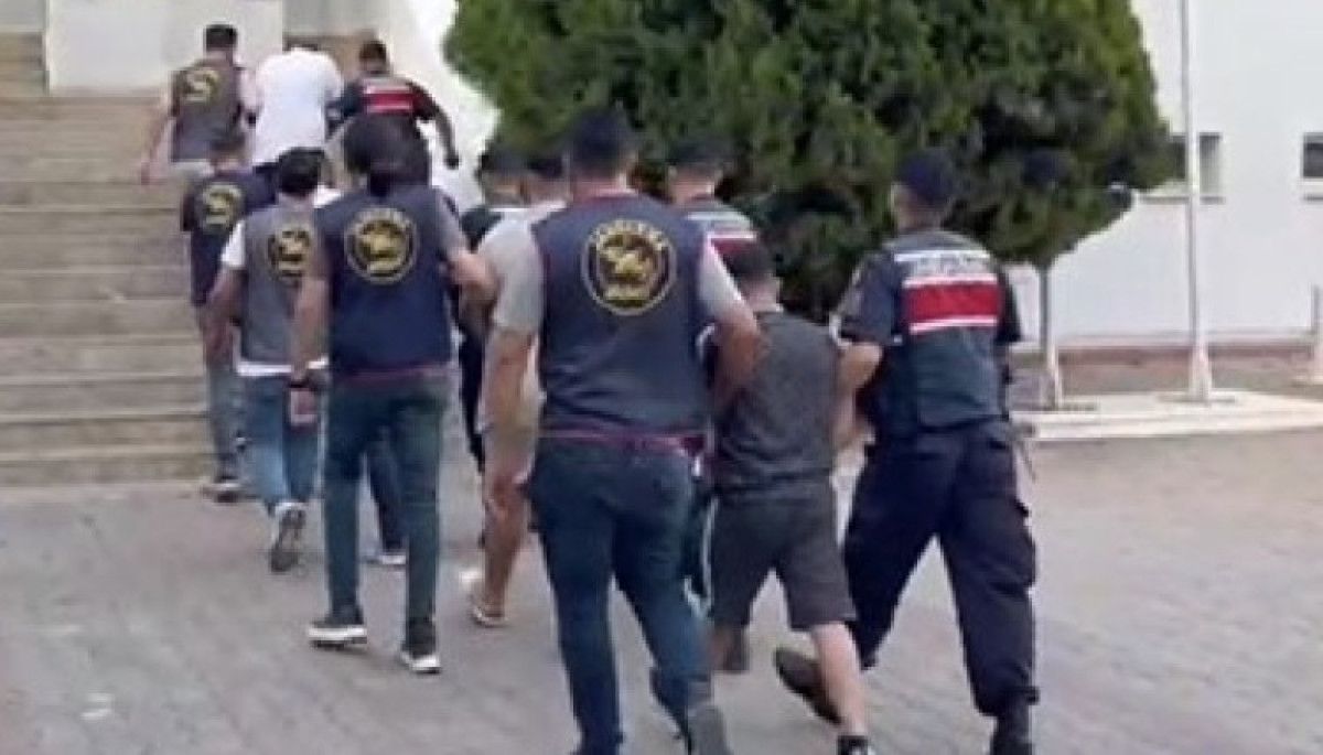 adanada 5 sahte polis feto tehdidiyle 1 milyon 293 bin lira dolandiricilik yapti 0 nmudE1v4