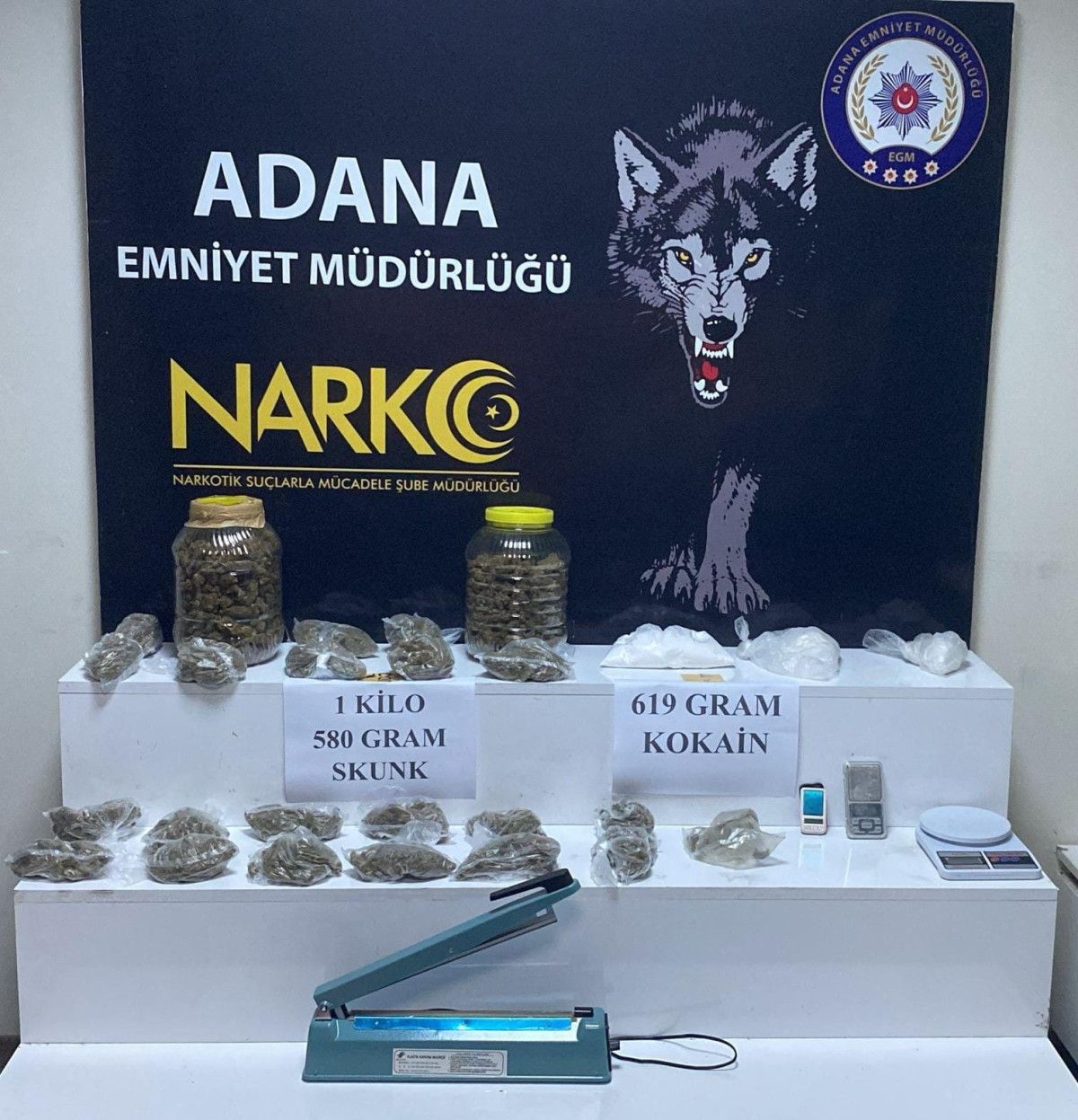 adanada kokain ve skunk ile yakalandi 0 1CPdgfAN