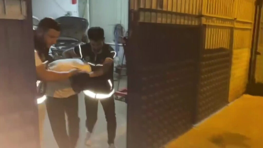 adanada kokain ve skunk ile yakalandi UOUSvBJZ