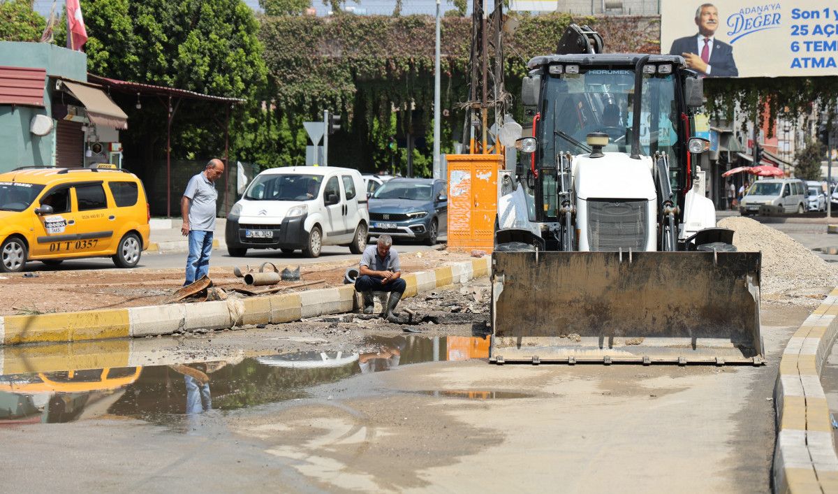 adanada su borusu patladi cadde gole dondu 0 gkLXblHs