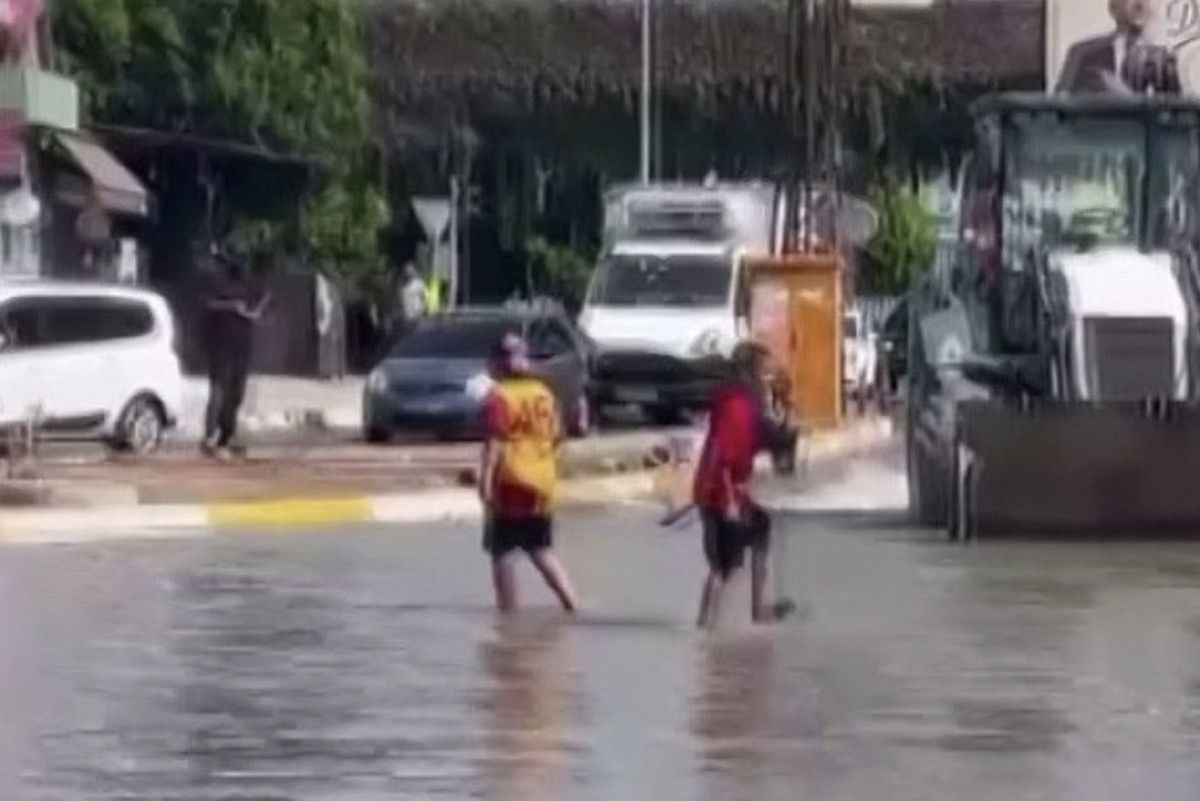 adanada su borusu patladi cadde gole dondu 2 1pJl9wnL