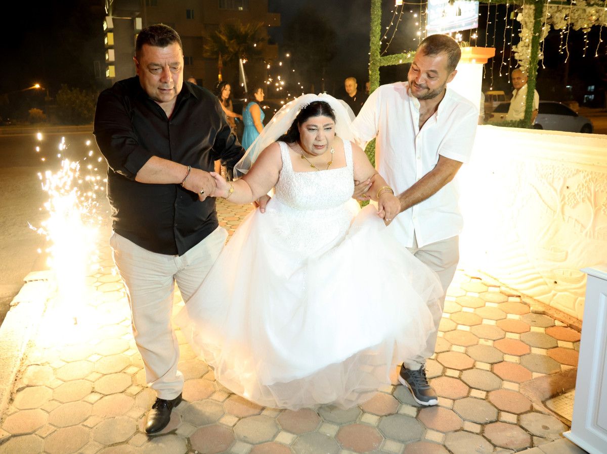 Adana'da zihinsel engelli kadının hayali temsili düğünle gerçekleşti 3 adanada zihinsel engelli kadinin hayali temsili dugunle gerceklesti 2 RI97KKer