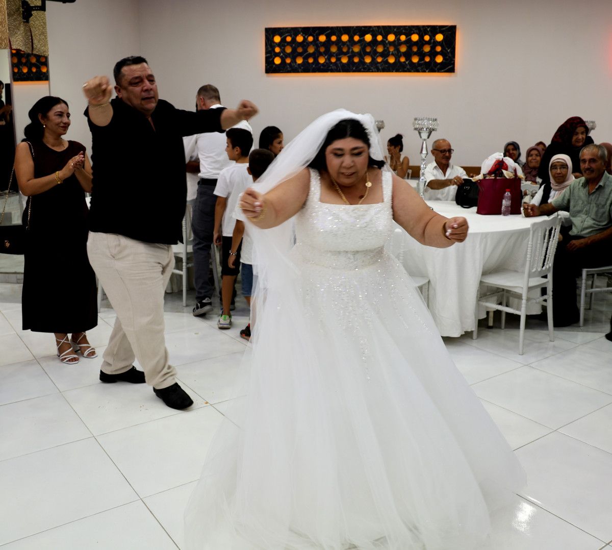 Adana'da zihinsel engelli kadının hayali temsili düğünle gerçekleşti 5 adanada zihinsel engelli kadinin hayali temsili dugunle gerceklesti 4 ErcKFGNq