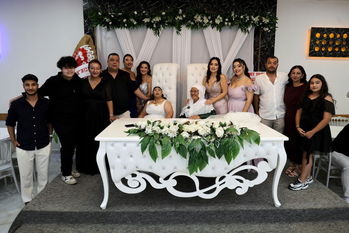 Adana'da zihinsel engelli kadının hayali temsili düğünle gerçekleşti 6 adanada zihinsel engelli kadinin hayali temsili dugunle gerceklesti 5 AvjTepNF