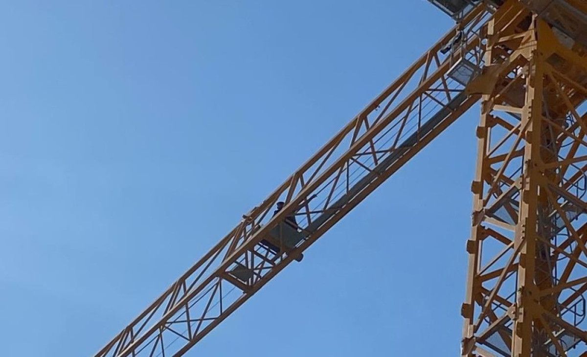 adiyamanda parasini alamayan isci kule vince cikti 1