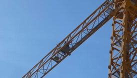 adiyamanda parasini alamayan isci kule vince cikti hv6d7UvM