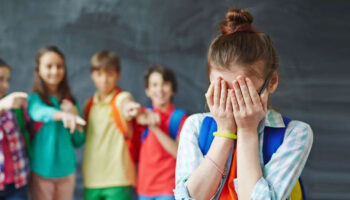 akran zorbaligina karsi ailelerin yapmasi gerekenler AZyEUMrN