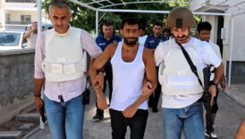 aksarayda elindeki tufekle sokakta gezerek havaya ates acti ZwPgY8D9