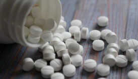 alman ilac sirketlerinden trumpin yuzde 100luk ilac tarifesine itiraz 772V1G9m