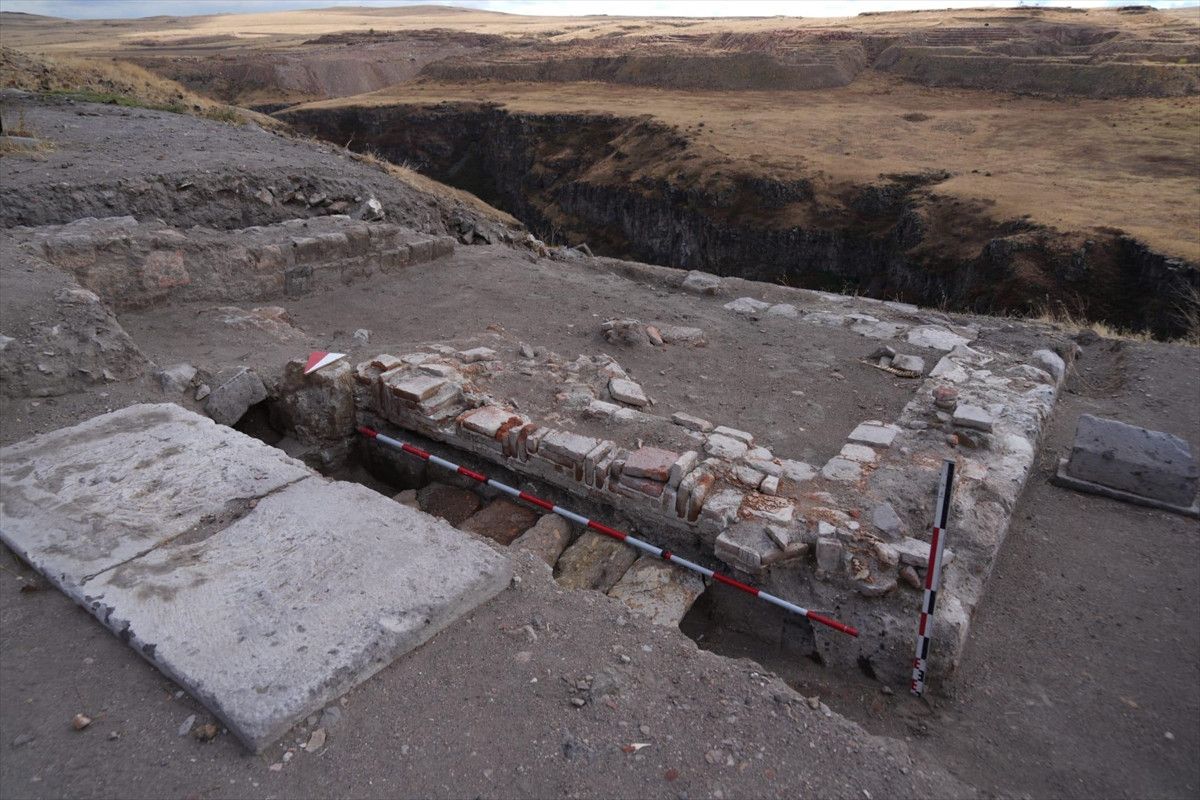 Ani’de tarihi keşif: Yeni bir Selçuklu kümbeti ortaya çıkarıldı 4 anide tarihi kesif yeni bir selcuklu kumbeti ortaya cikarildi 3 wMMu6aXD