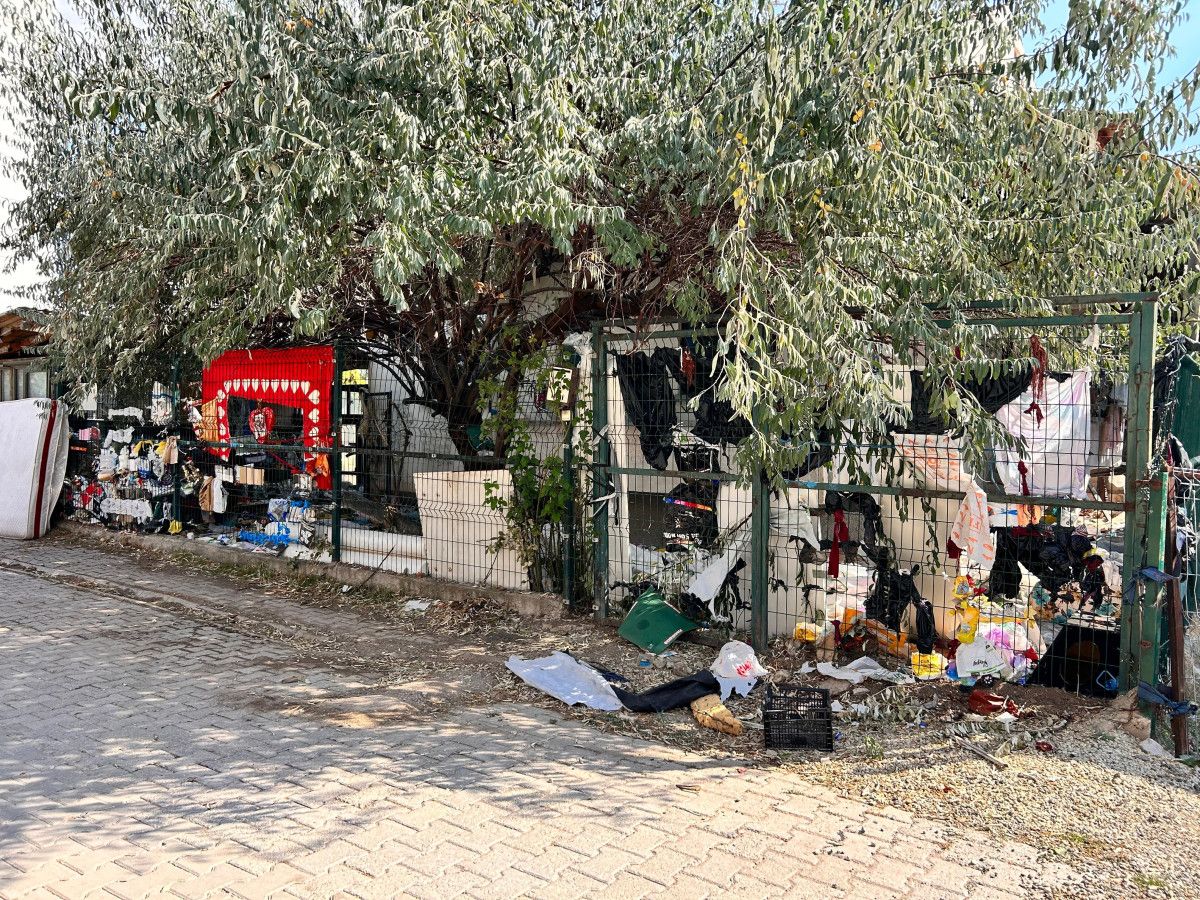 ankarada cop dolu evden yayilan kotu koku mahalleyi ayaga kaldirdi 2 FKsQ1pPF